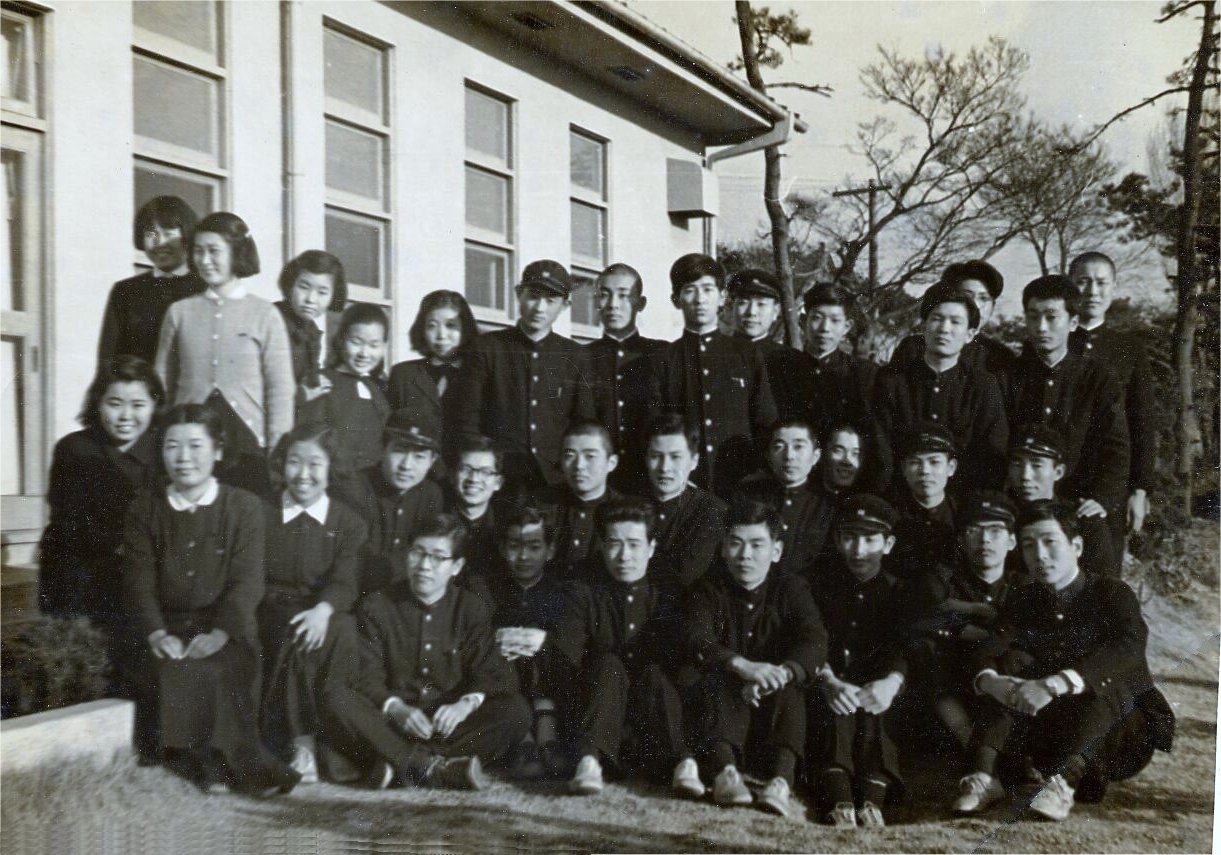 昭和31(1956)年2月31回生卒業送別会写真