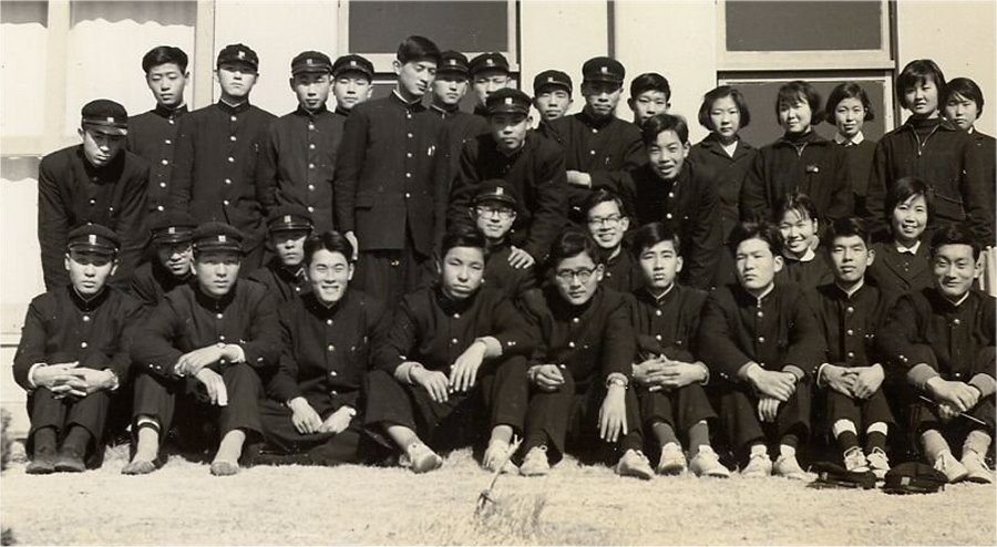 昭和33(1958)年3月卒業記念生研全員写真
